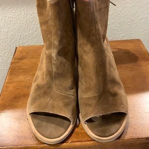 Gently used Jeffery Campbell